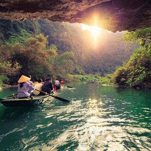 NB3: 닌빈 호아루-땀곡 당일 투어 (가이드-중식-입장권- 리무진 포함) TOUR NINH BÌNH: HOA LƯ- TAM CỐC (Bao gồm HDV- ăn trưa- xe khứ hồi-vé)